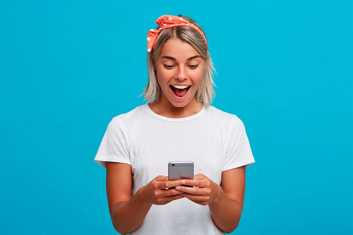 happy-amazed-blonde_img